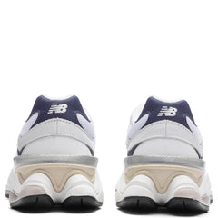 9060 - White/Navy