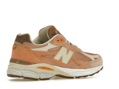 New Balance 990v3 MiUSA Exclusive Orange Cream Sneakers – M990SZ3