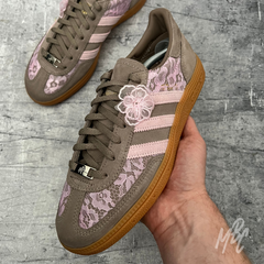 Strawberry Mocha Lacey Flower - Adidas Spezial | UK 6