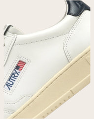 Medalist Low Leather Basket