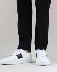 Low sneakers in grained leather