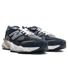 9060 - Black/ Phantom/Magnet/Silver Metallic