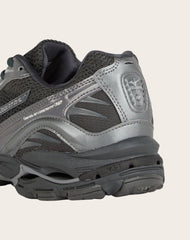 Wave Rider 10 sneakers