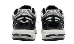 New Balance 1906R "Silver Black"