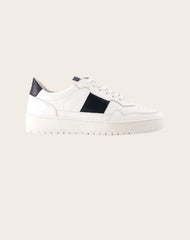 Low sneakers in grained leather