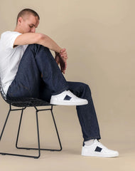 Low sneakers in grained leather